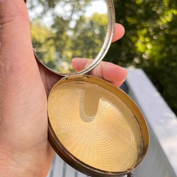 Vintage Gold Metal Embossed Compact - Picture 5 of 5